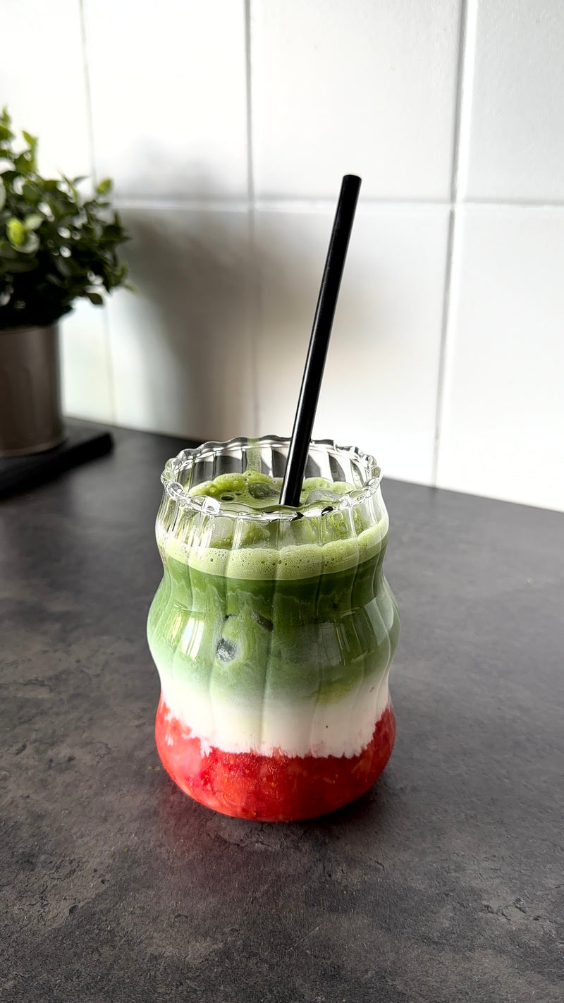 maasika matcha latte
