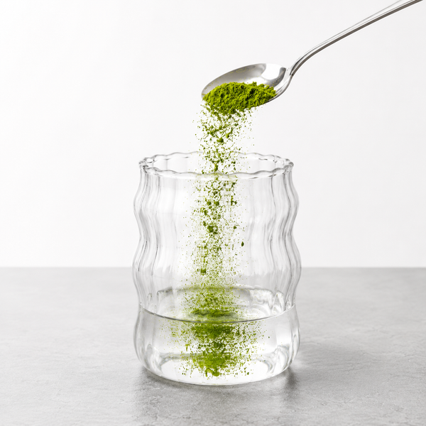 1. vala klaasi vesi ja matcha